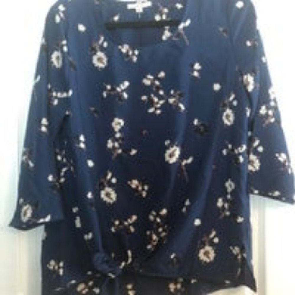 Le Lis Blue Floral Top L